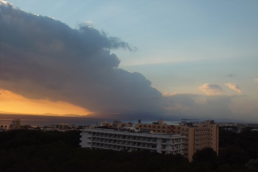 Sonnenuntergang über der Bucht von Palma