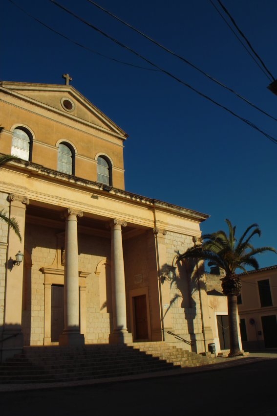 klassizistische Kirche in Cas Concos, Süden der Insel