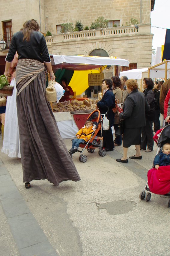 richtig große Frauen und kleine Kinder in Mallorca