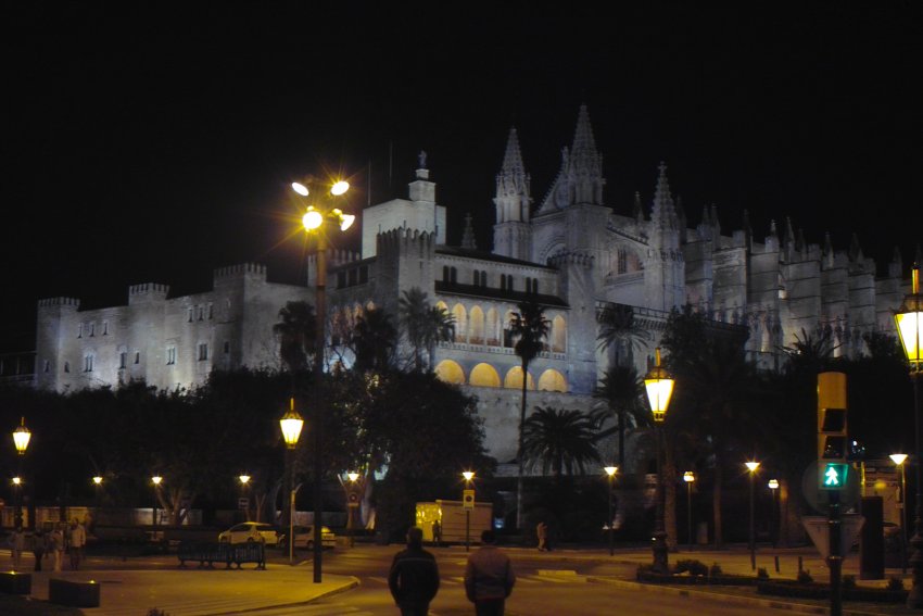 Palma de Mallorca bei Nacht