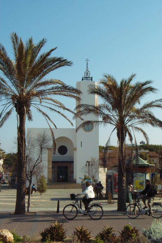 Katholische Kirche an der Promenade
