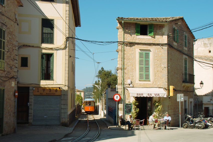 die berühmte alte Straßenbahn zwischen Soller und Port de Soller