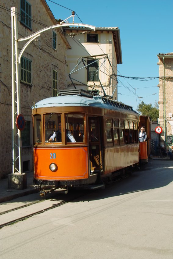 die berühmte alte Straßenbahn zwischen Soller und Port de Soller