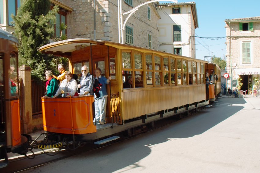 die berühmte alte Straßenbahn zwischen Soller und Port de Soller