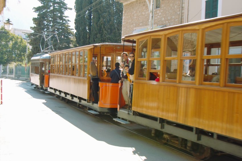 die berühmte alte Straßenbahn zwischen Soller und Port de Soller