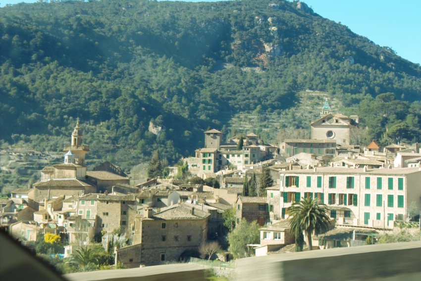 Blick auf die Stadt Valldemossa